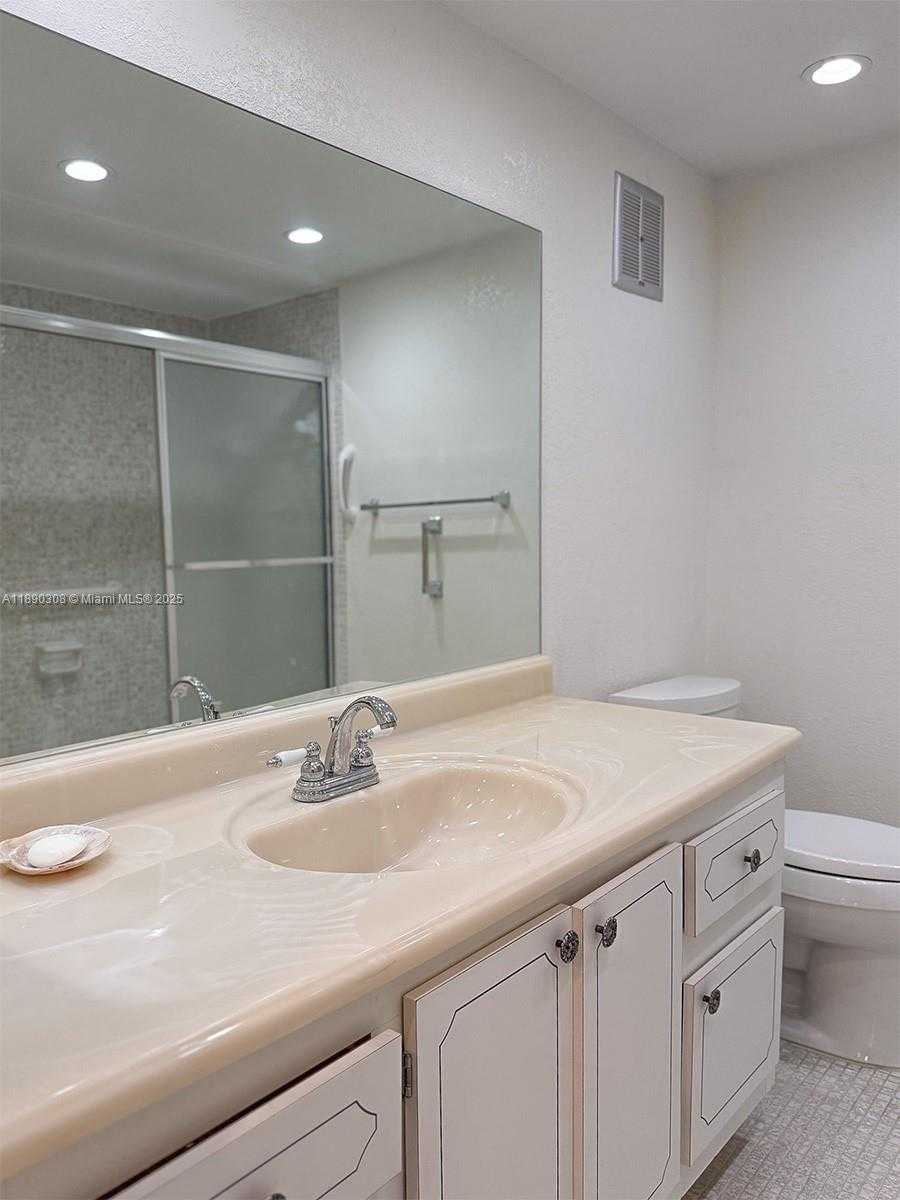 Small Image of 301 RACQUET CLUB RD #203, Weston Number 16