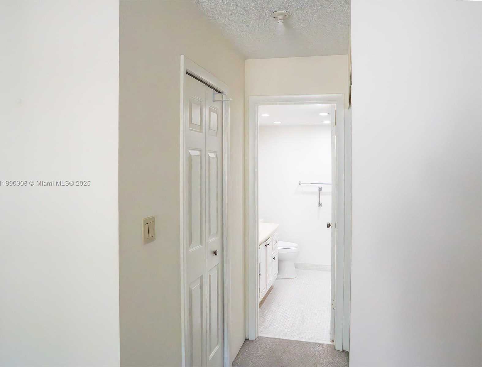 Small Image of 301 RACQUET CLUB RD #203, Weston Number 18