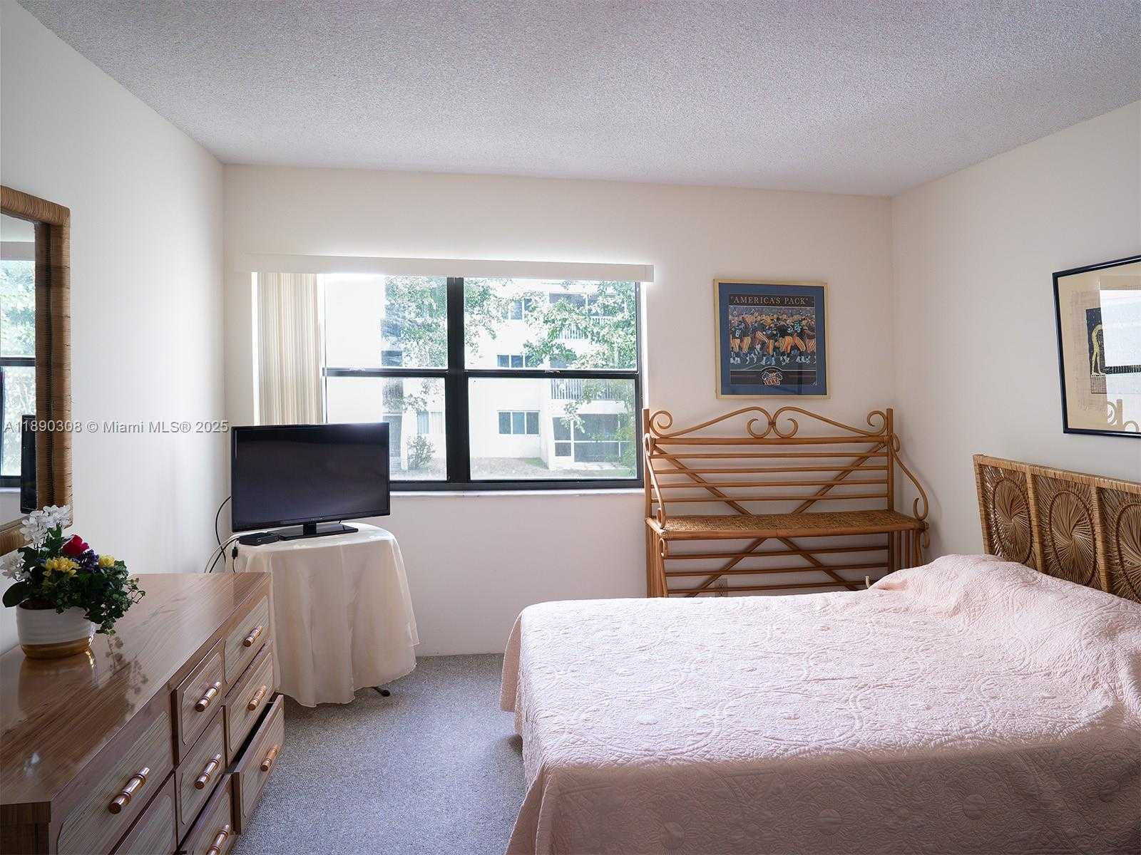 Small Image of 301 RACQUET CLUB RD #203, Weston Number 19