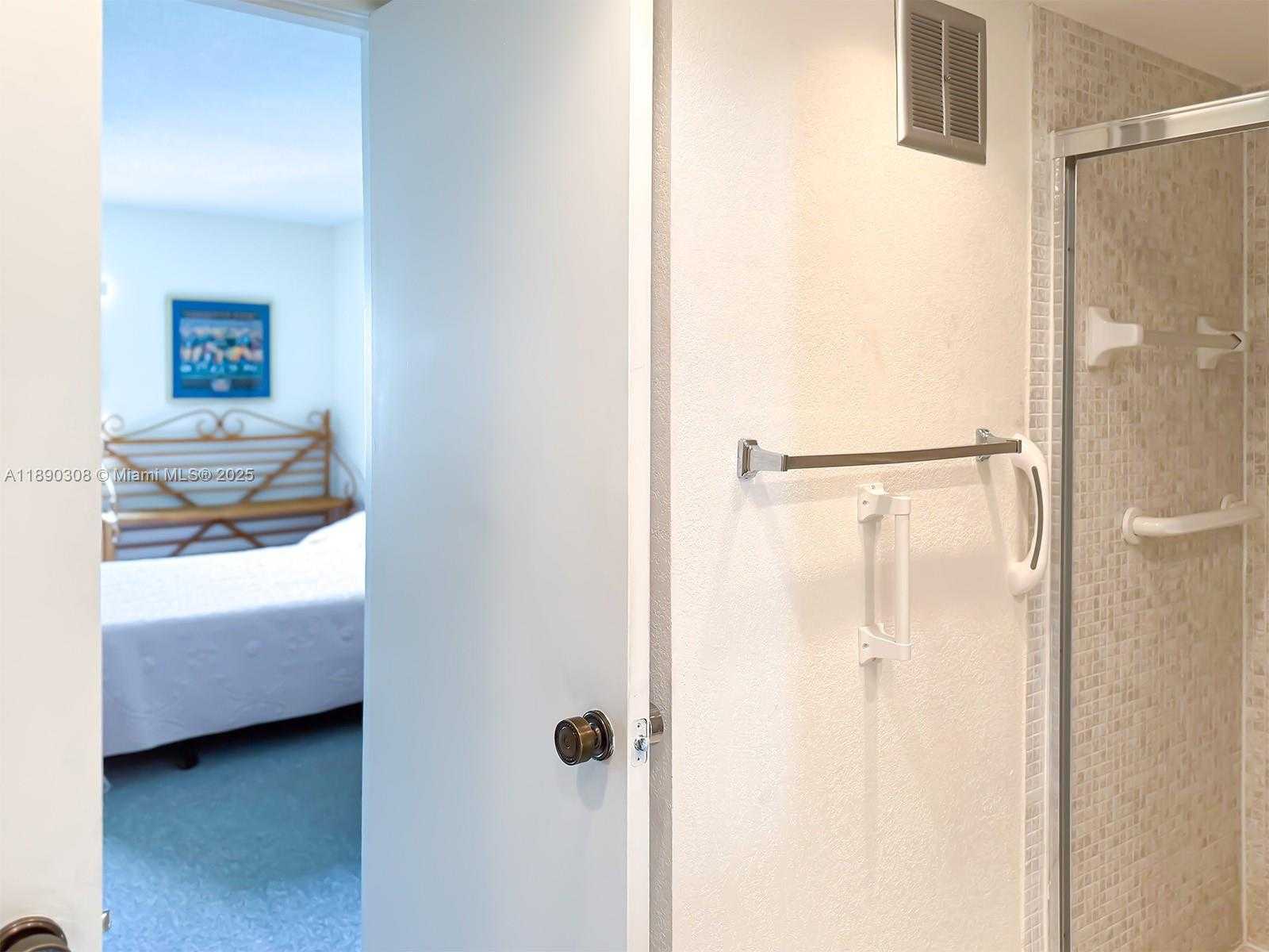 Small Image of 301 RACQUET CLUB RD #203, Weston Number 21
