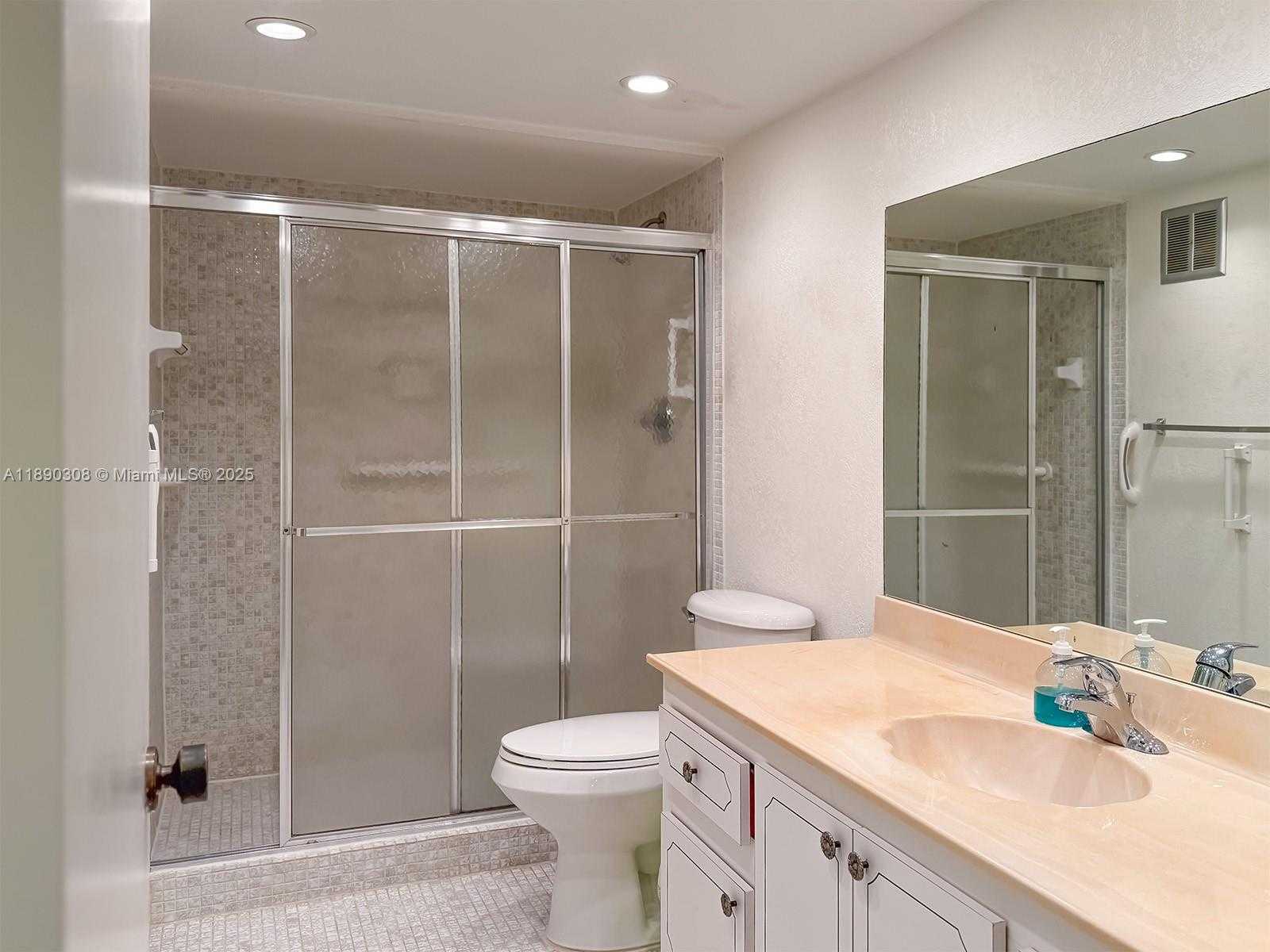 Small Image of 301 RACQUET CLUB RD #203, Weston Number 22
