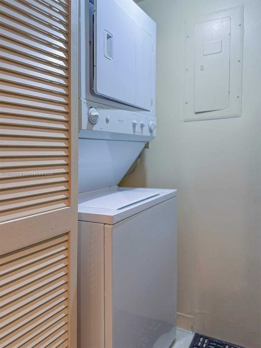Small Image of 301 RACQUET CLUB RD #203, Weston Number 28