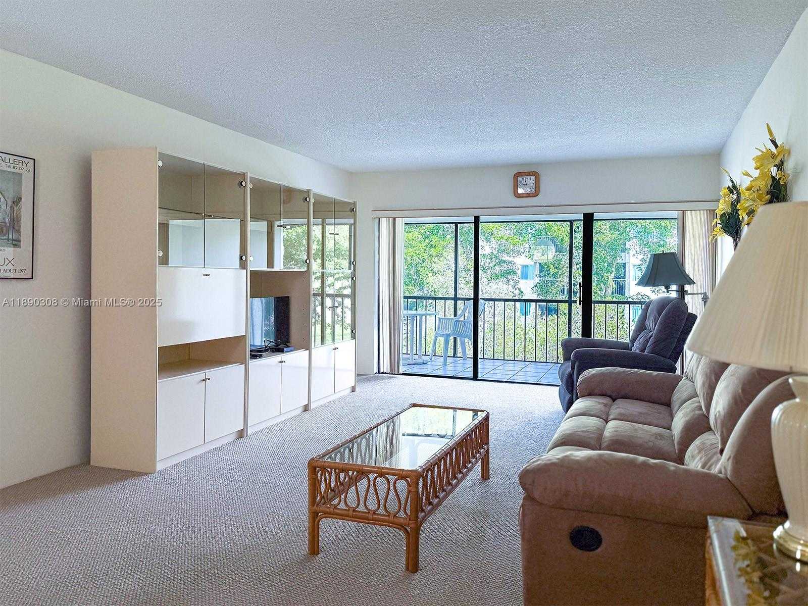 Small Image of 301 RACQUET CLUB RD #203, Weston Number 3