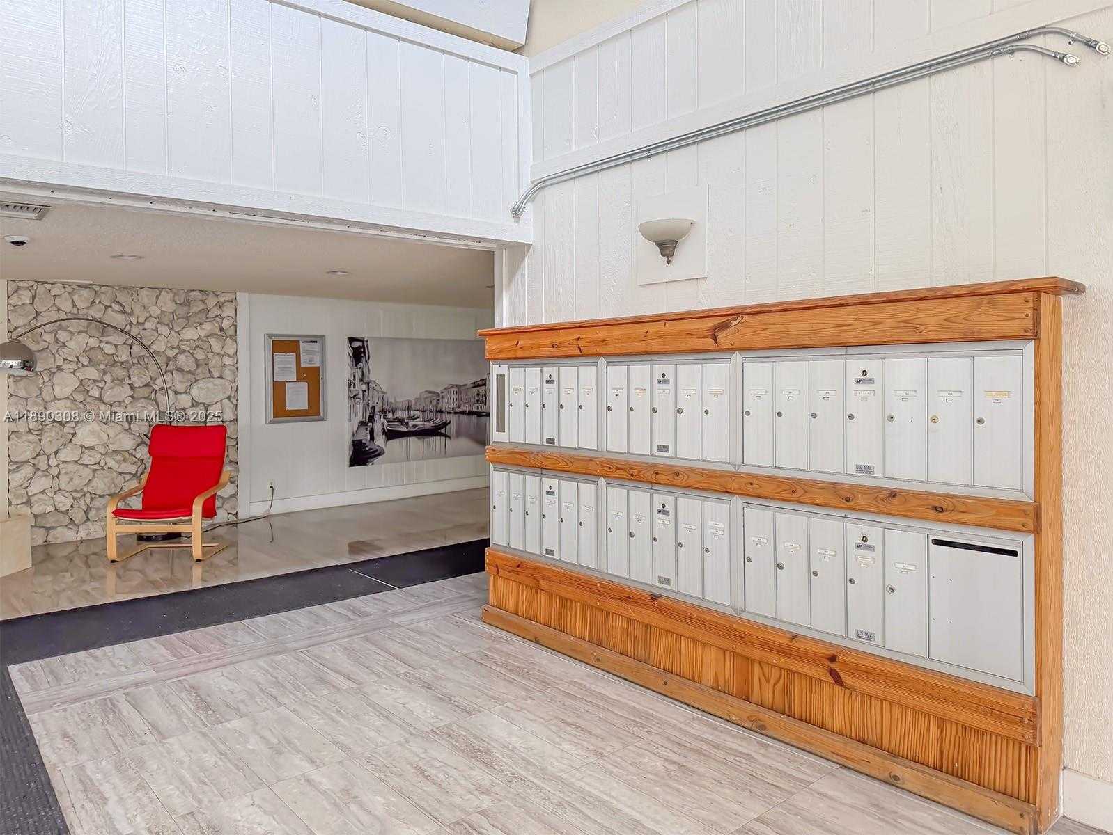 Small Image of 301 RACQUET CLUB RD #203, Weston Number 31