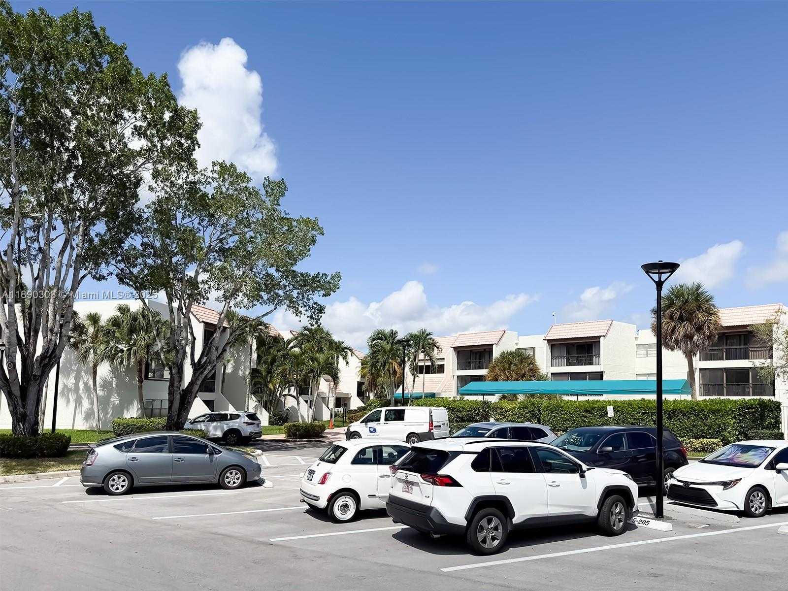 Small Image of 301 RACQUET CLUB RD #203, Weston Number 35
