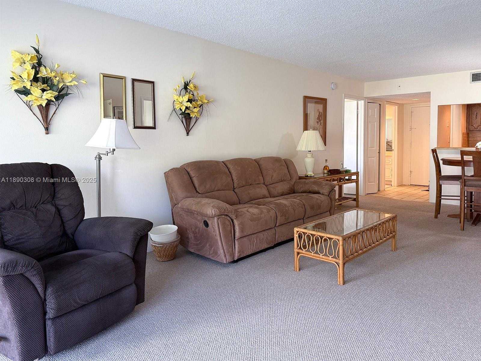 Small Image of 301 RACQUET CLUB RD #203, Weston Number 4