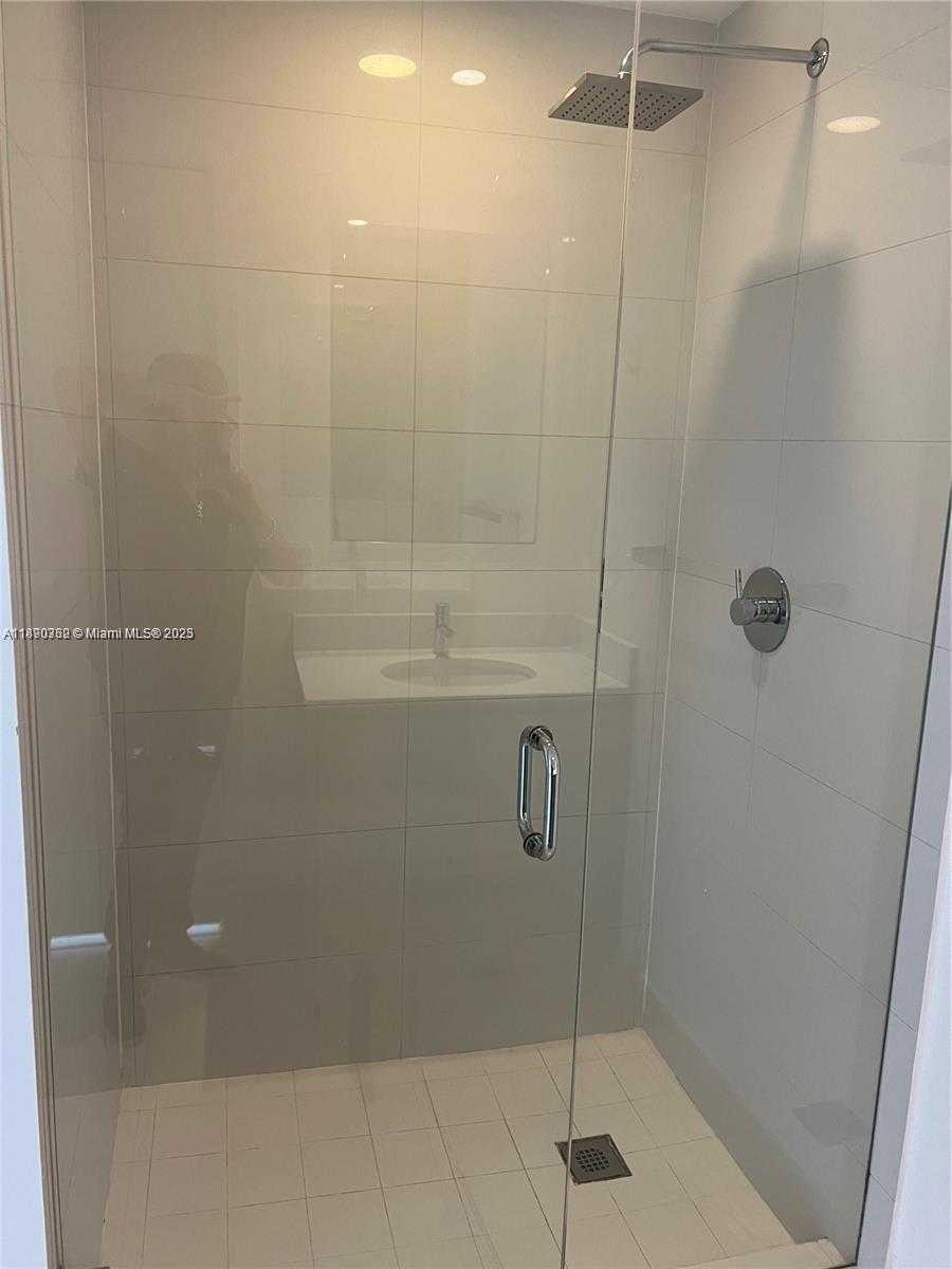 Small Image of 121 NORTH EAST 34TH ST #1610, Miami Number 19