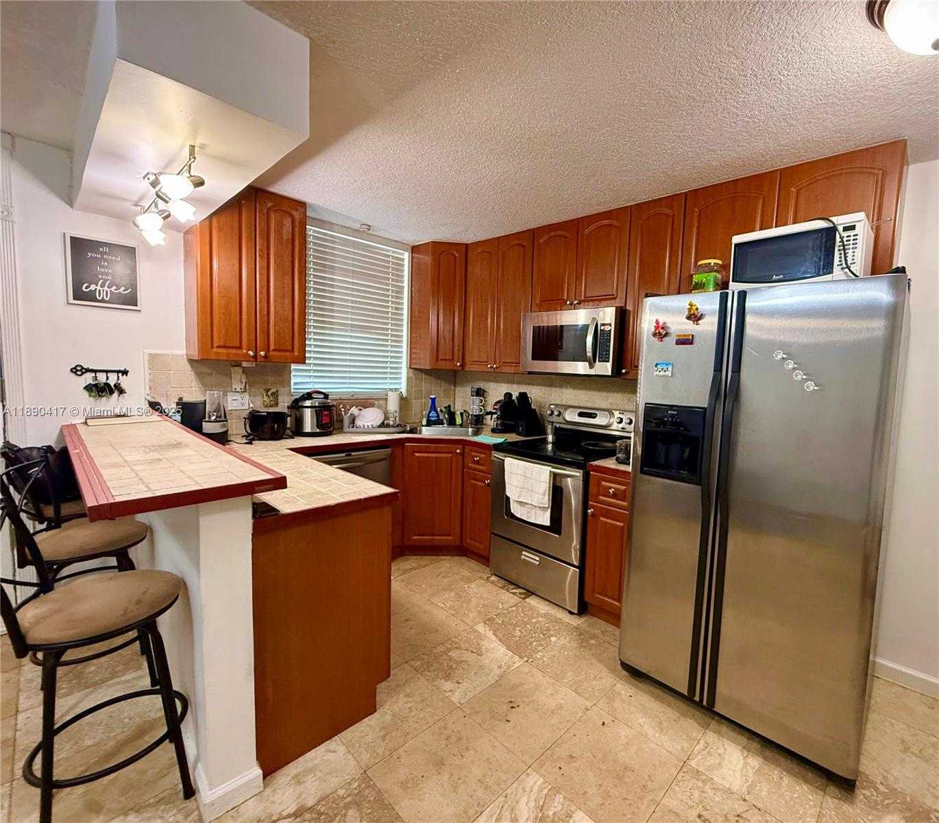 Small Image of 1801 SOUTH TREASURE DR #110, North Bay Village Number 3