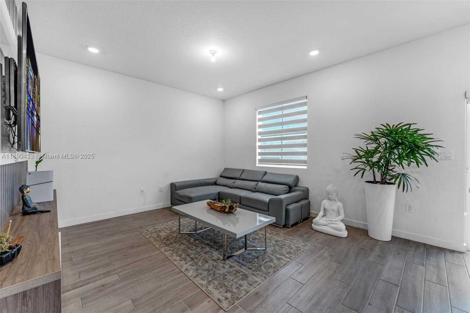 Small Image of 809 SOUTH EAST 16TH CT, Homestead Number 36