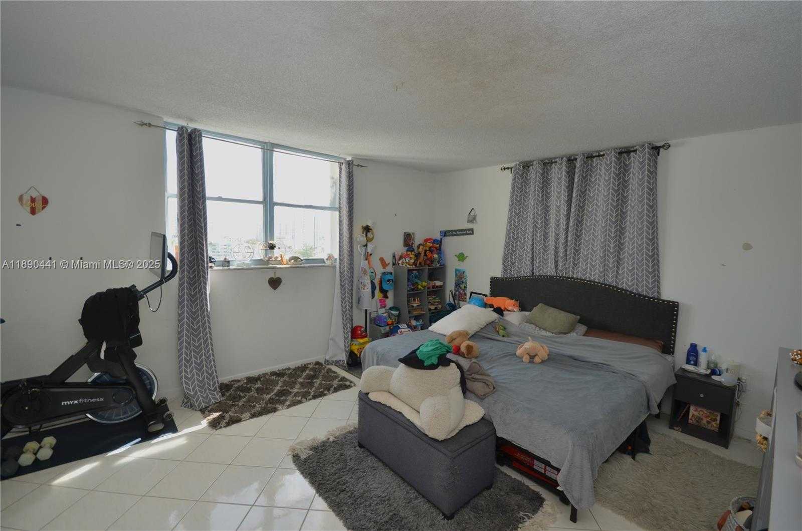 Small Image of 6900 BAY DR #9D, Miami Beach Number 11