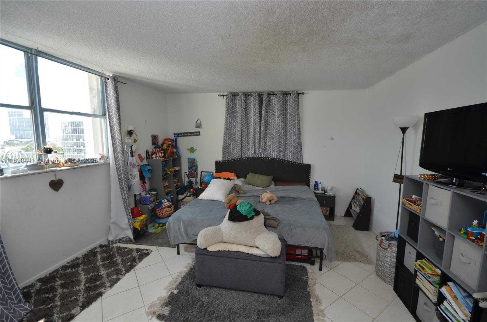 Small Image of 6900 BAY DR #9D, Miami Beach Number 12