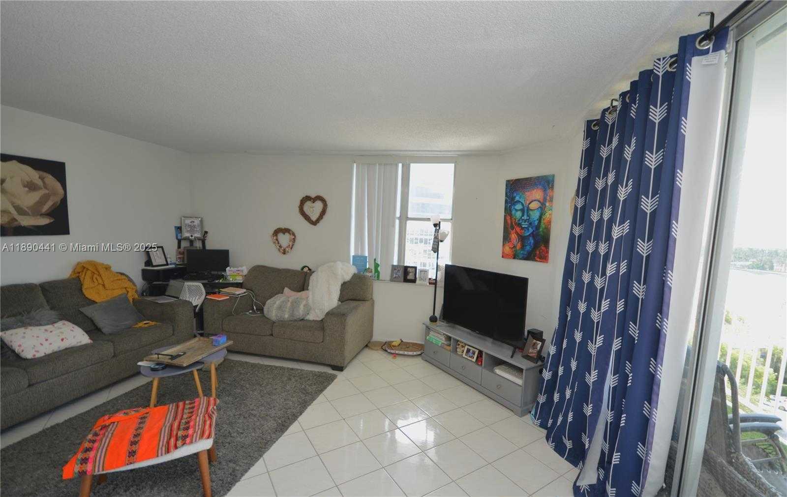 Small Image of 6900 BAY DR #9D, Miami Beach Number 15