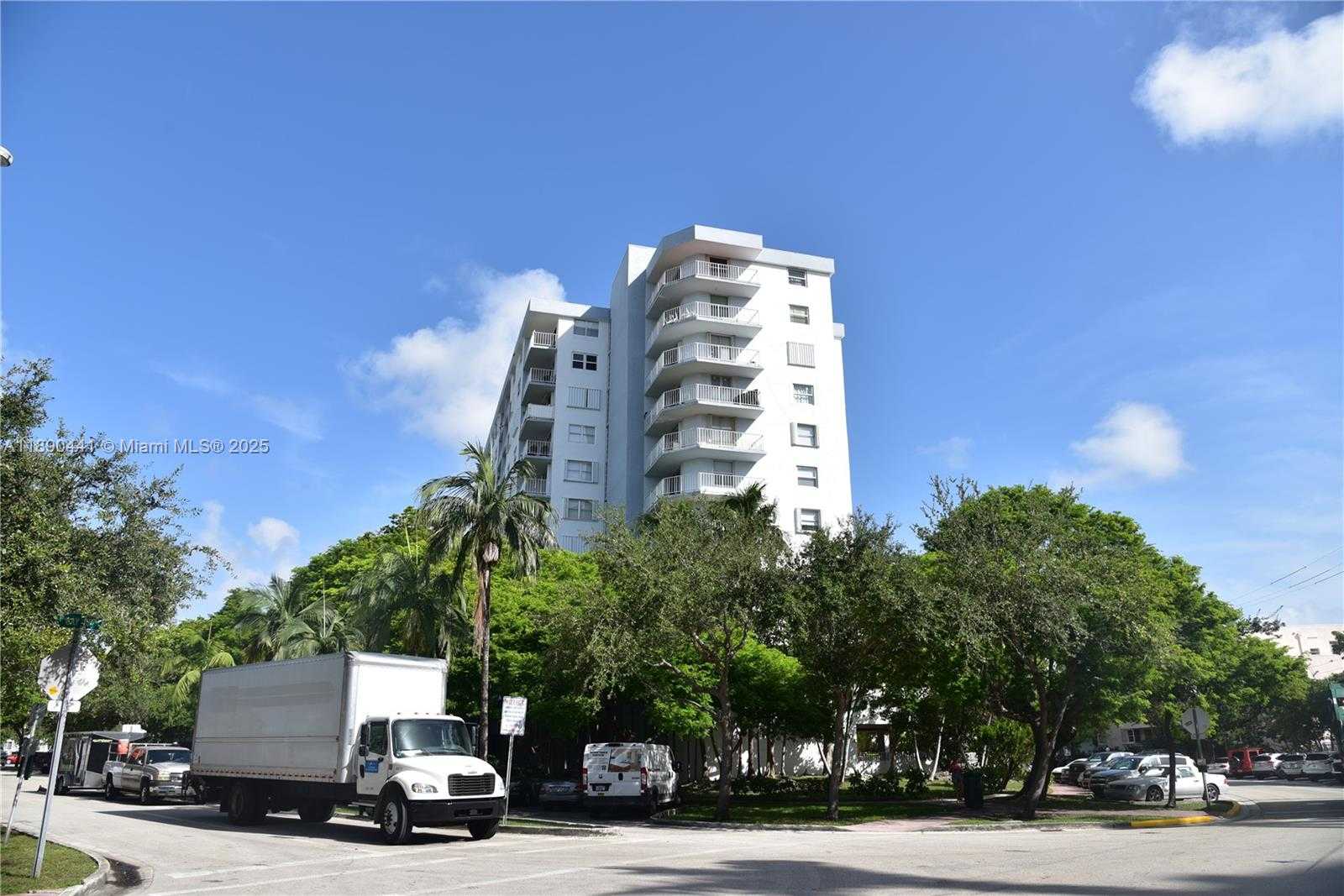 Small Image of 6900 BAY DR #9D, Miami Beach Number 17