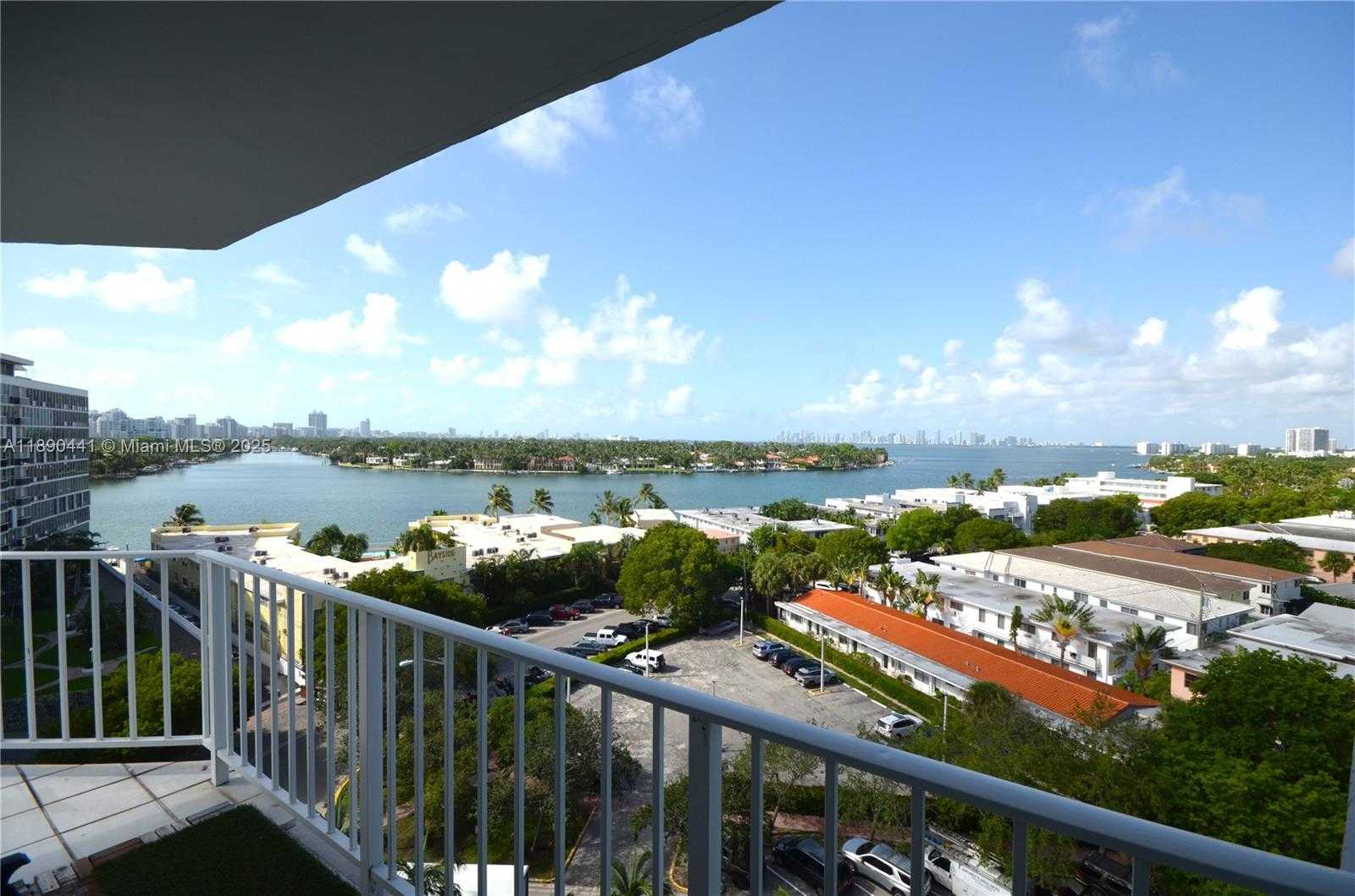 Small Image of 6900 BAY DR #9D, Miami Beach Number 2