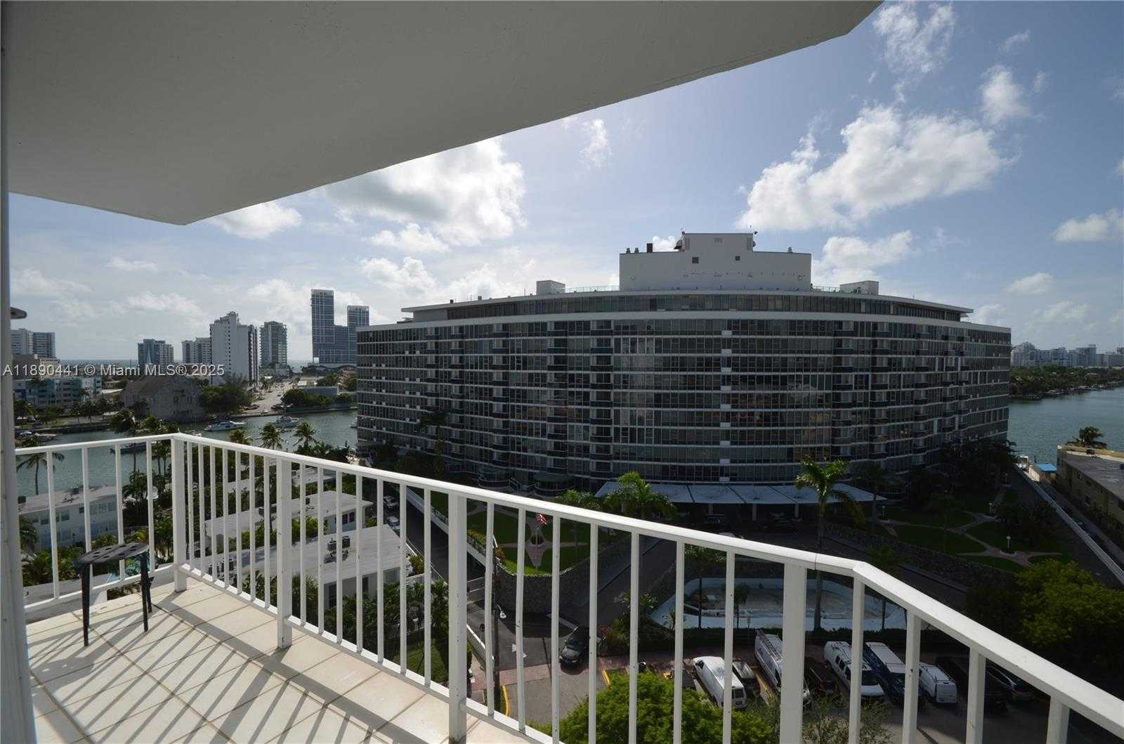 Small Image of 6900 BAY DR #9D, Miami Beach Number 3