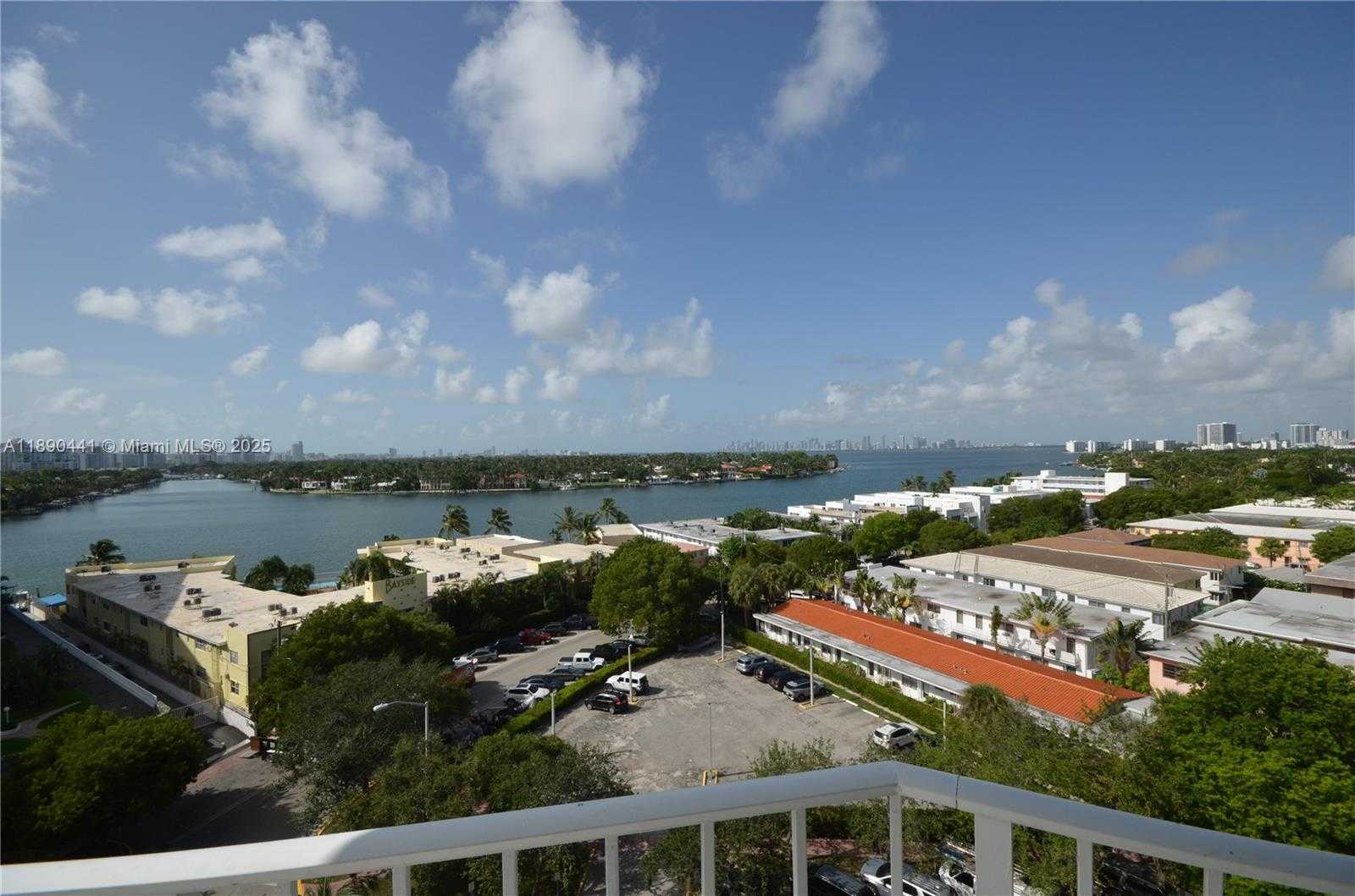 Small Image of 6900 BAY DR #9D, Miami Beach Number 4