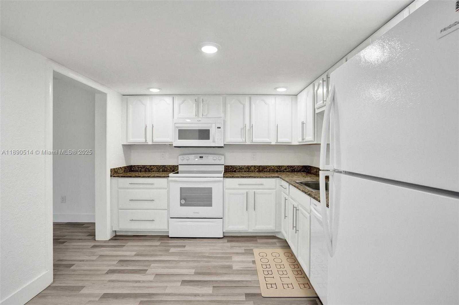 Small Image of 4026 Inverrary Dr, Lauderhill, FL 33319, USA Number 13