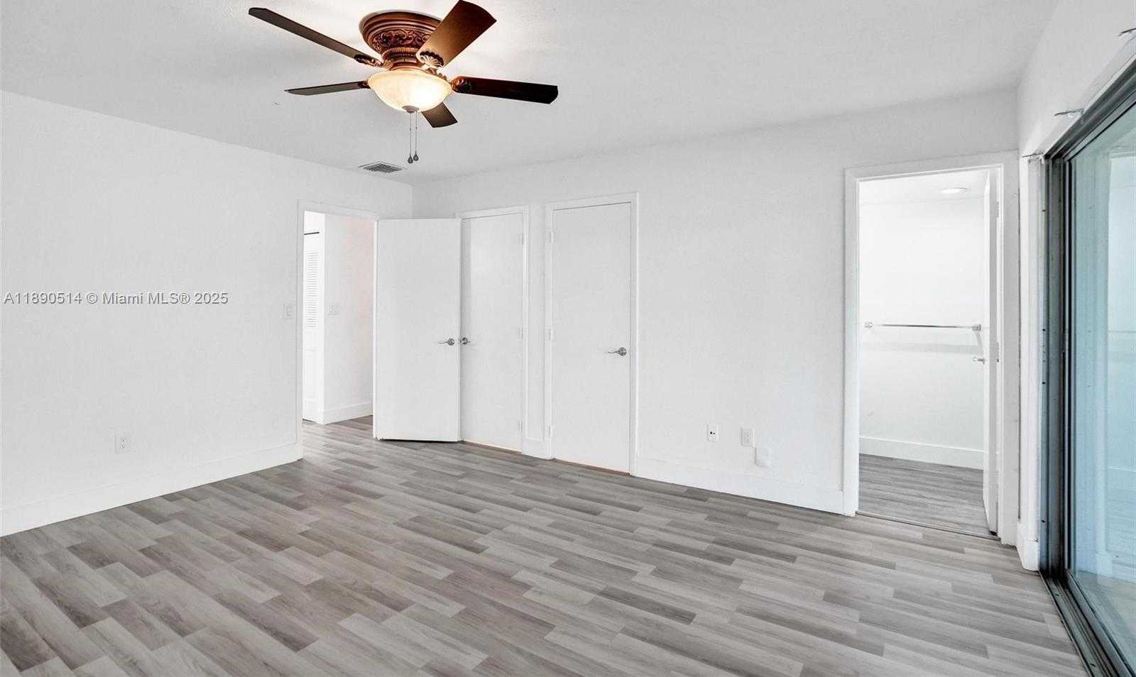 Small Image of 4026 Inverrary Dr, Lauderhill, FL 33319, USA Number 23