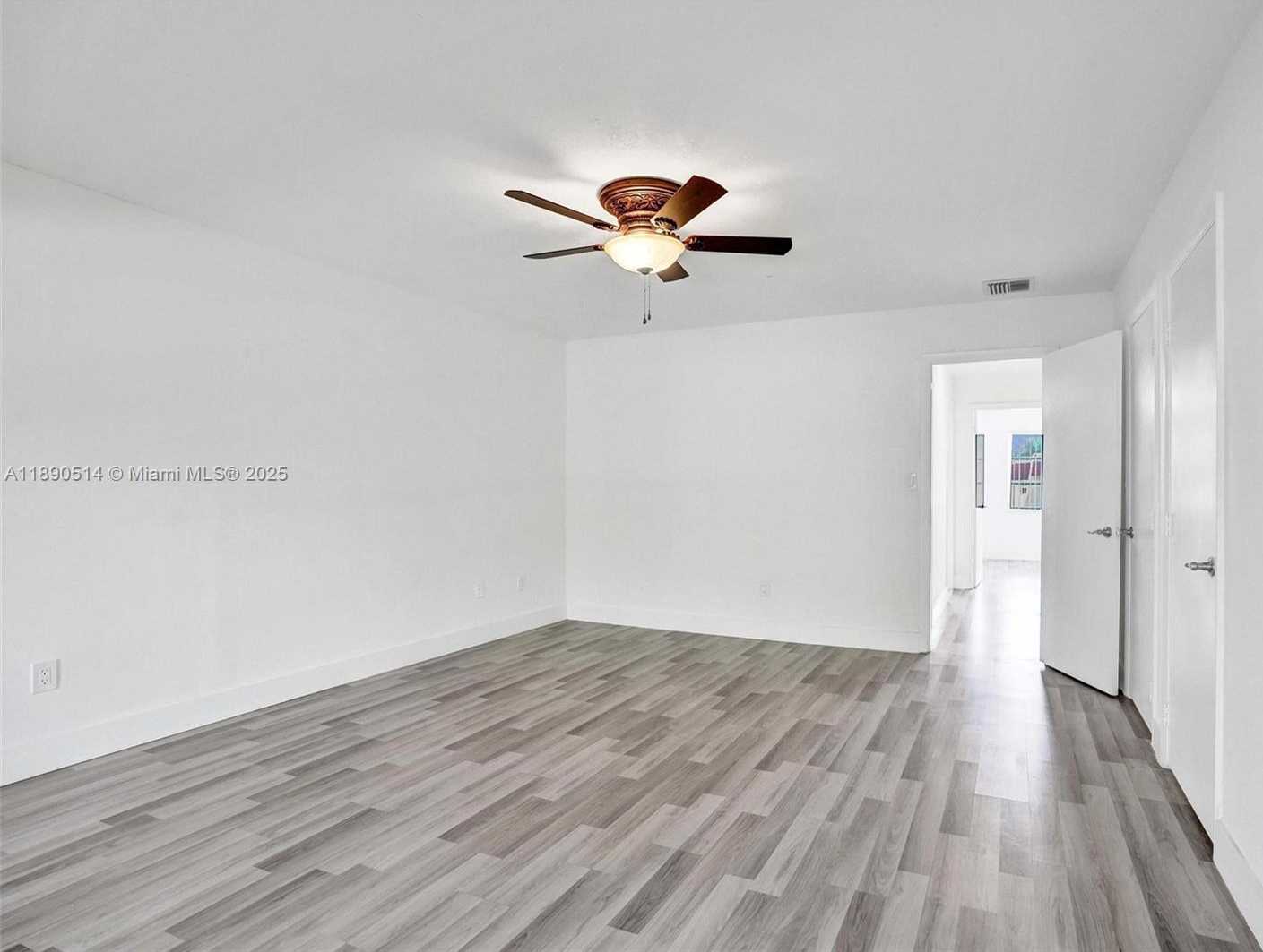 Small Image of 4026 Inverrary Dr, Lauderhill, FL 33319, USA Number 25