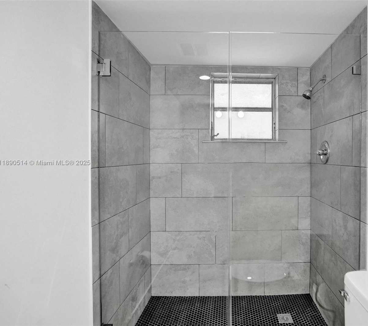 Small Image of 4026 Inverrary Dr, Lauderhill, FL 33319, USA Number 28