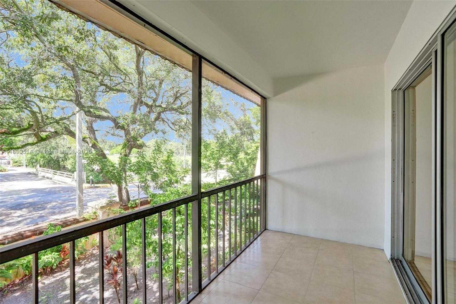 Small Image of 4026 Inverrary Dr, Lauderhill, FL 33319, USA Number 29