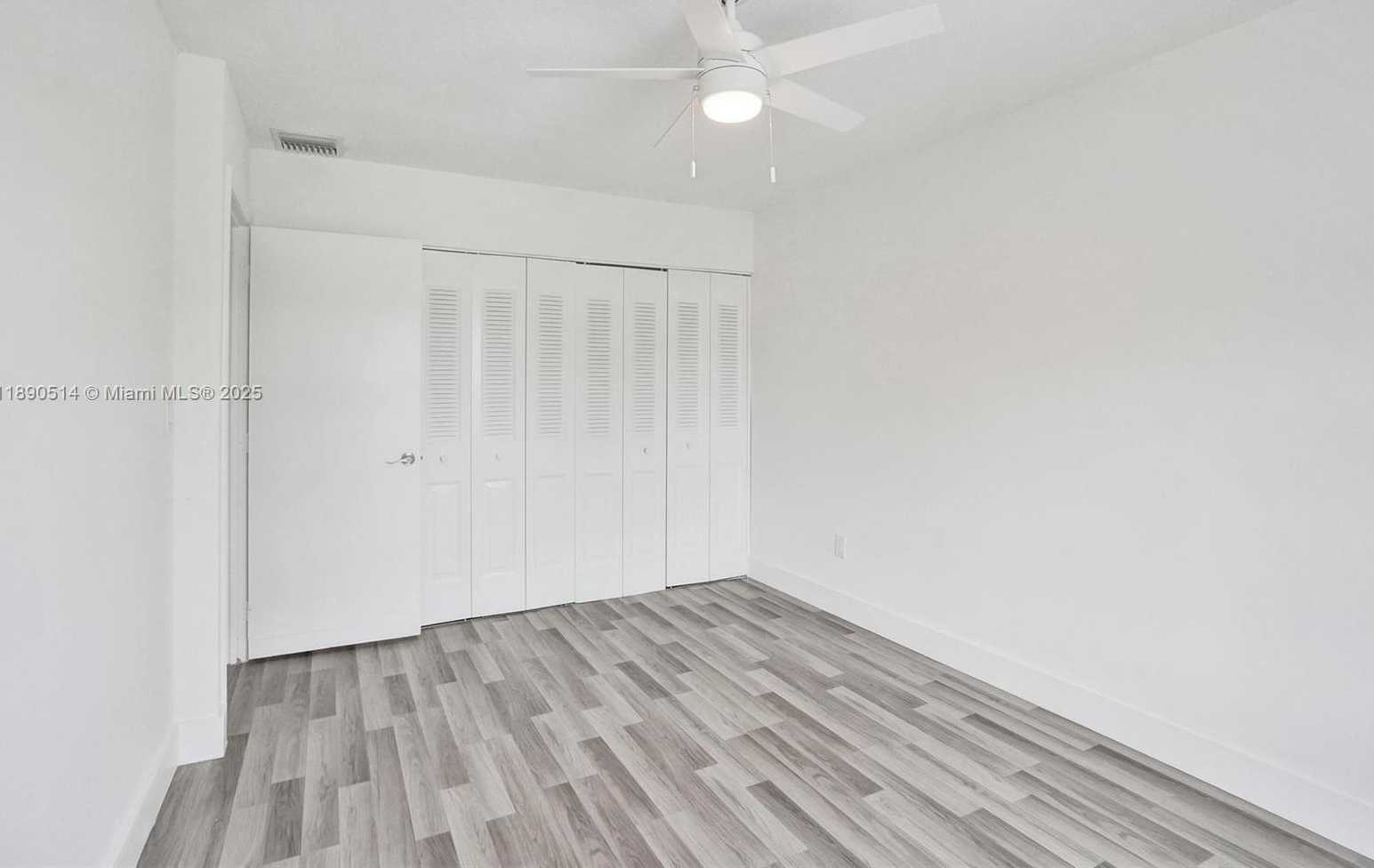 Small Image of 4026 Inverrary Dr, Lauderhill, FL 33319, USA Number 37