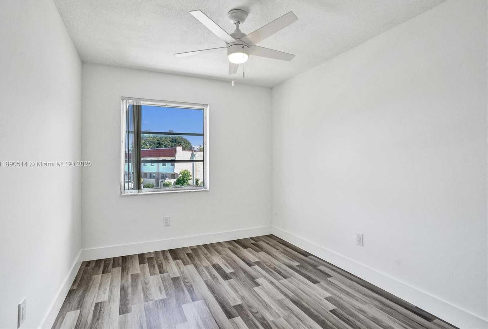 Small Image of 4026 Inverrary Dr, Lauderhill, FL 33319, USA Number 38