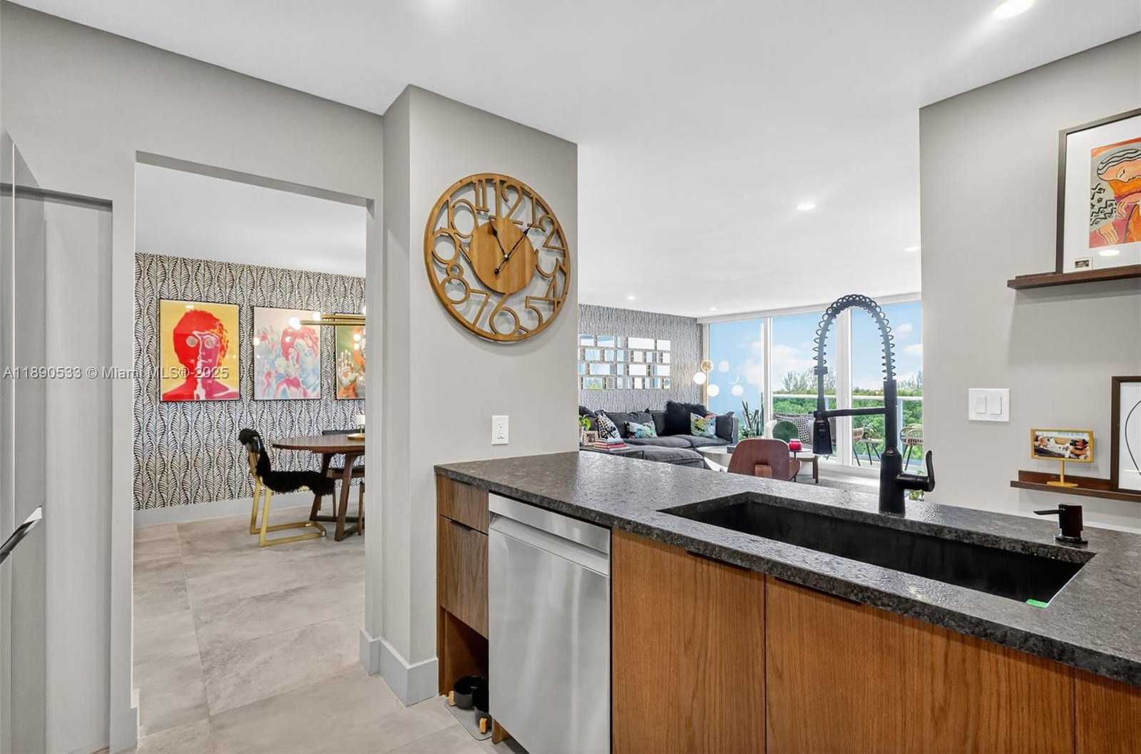 Small Image of 100 BAYVIEW DR #526, Sunny Isles Beach Number 12