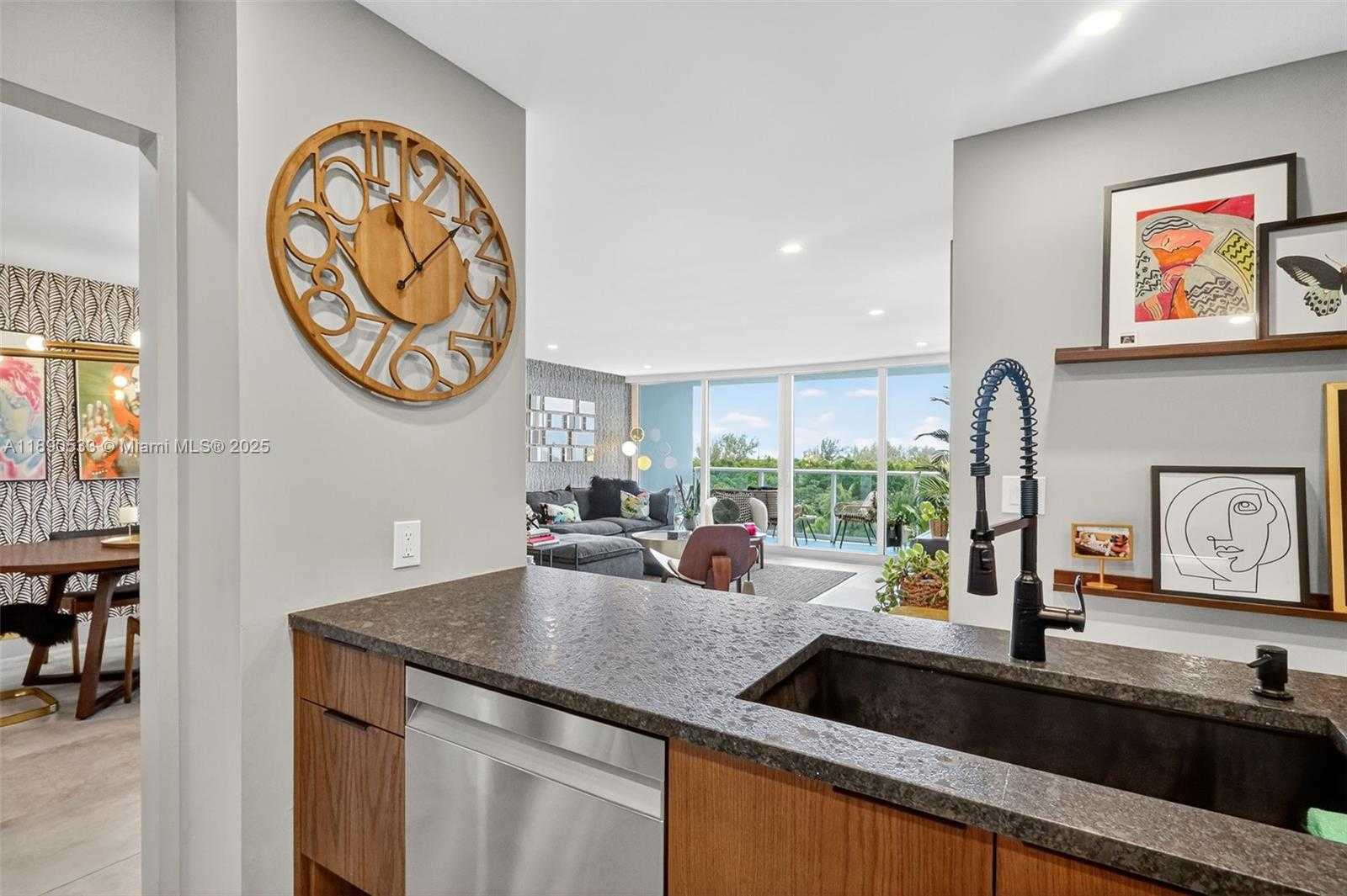 Small Image of 100 BAYVIEW DR #526, Sunny Isles Beach Number 13
