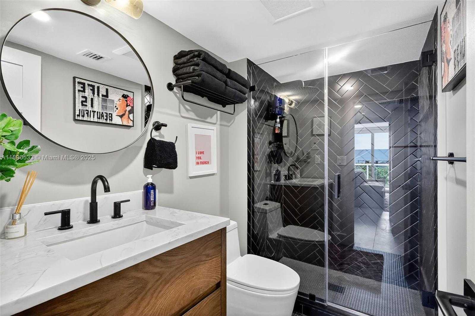 Small Image of 100 BAYVIEW DR #526, Sunny Isles Beach Number 15