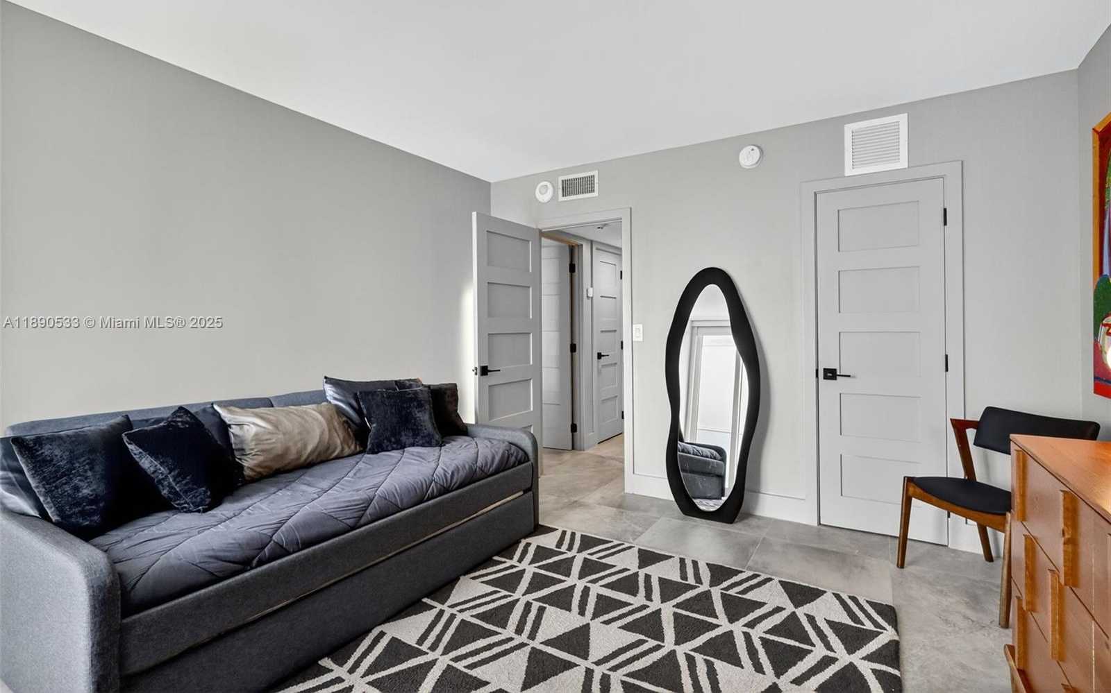 Small Image of 100 BAYVIEW DR #526, Sunny Isles Beach Number 18
