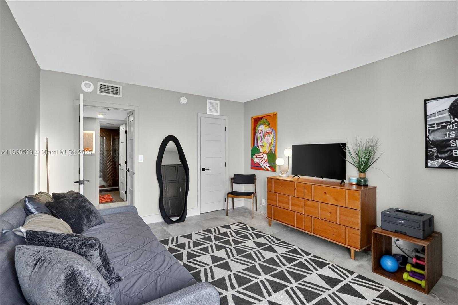 Small Image of 100 BAYVIEW DR #526, Sunny Isles Beach Number 19