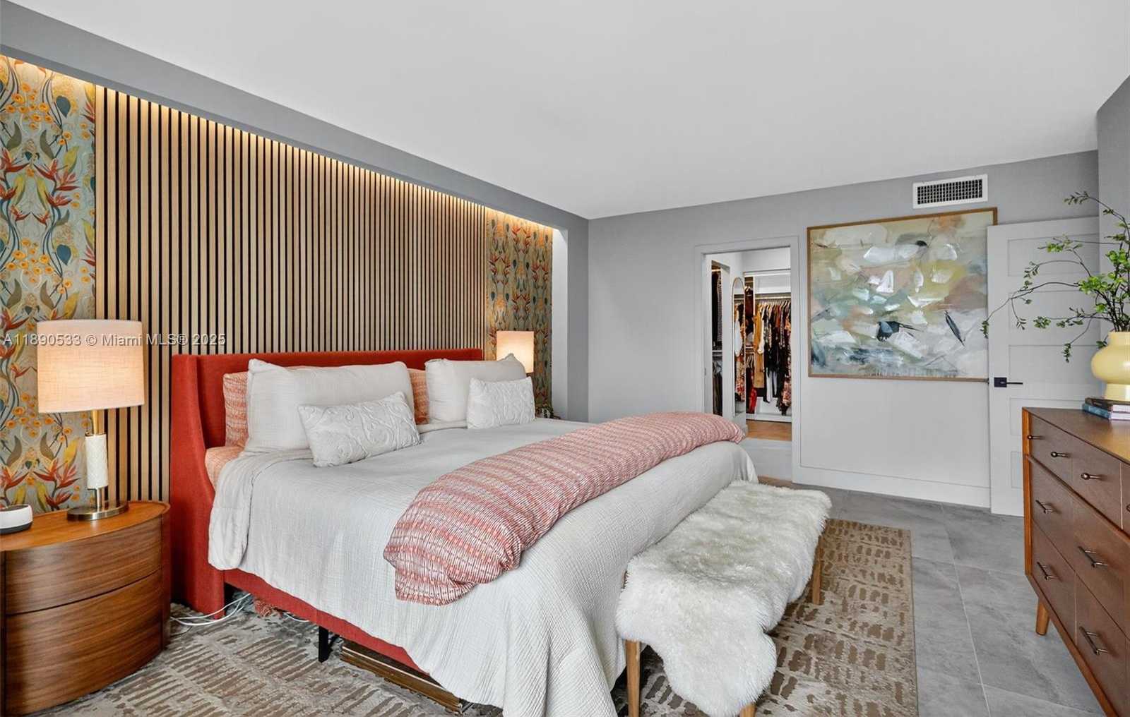 Small Image of 100 BAYVIEW DR #526, Sunny Isles Beach Number 22