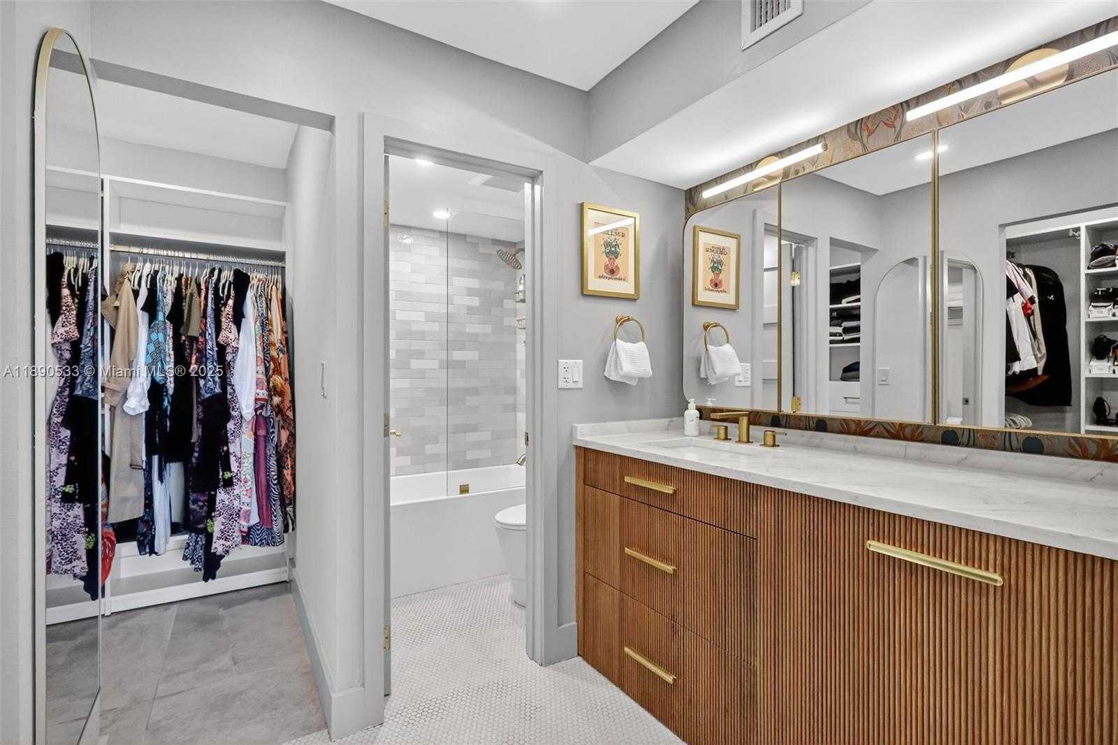 Small Image of 100 BAYVIEW DR #526, Sunny Isles Beach Number 24