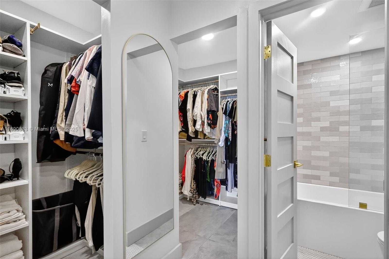 Small Image of 100 BAYVIEW DR #526, Sunny Isles Beach Number 25