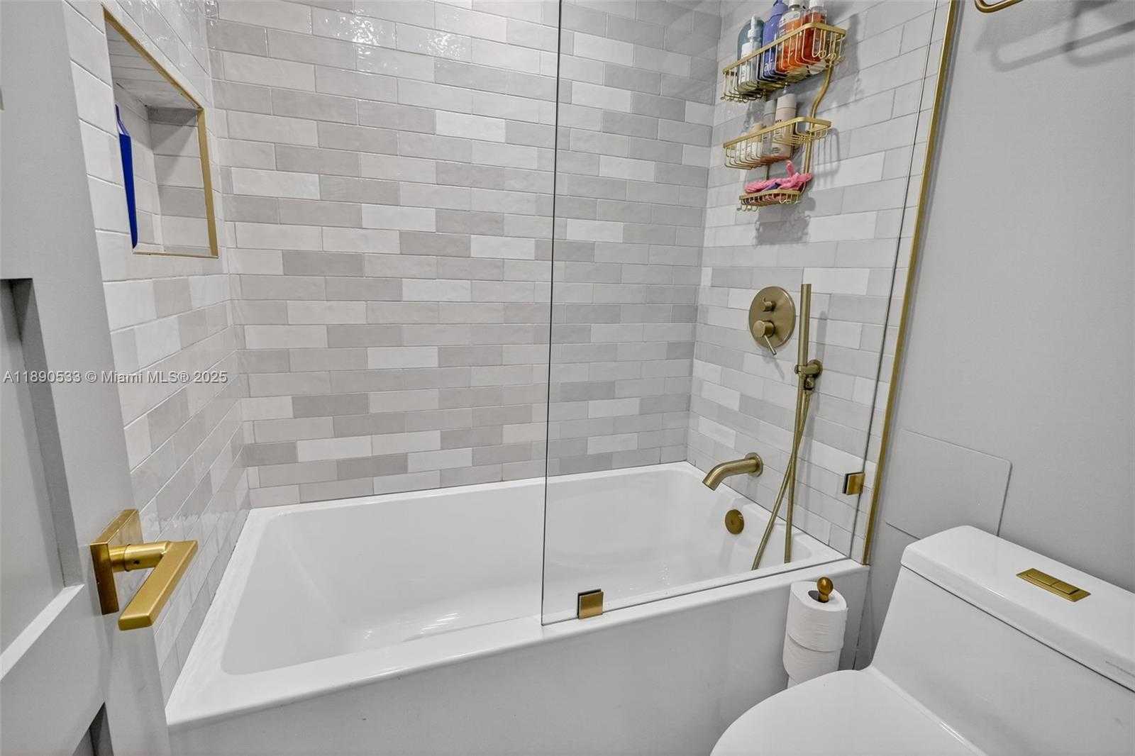 Small Image of 100 BAYVIEW DR #526, Sunny Isles Beach Number 26