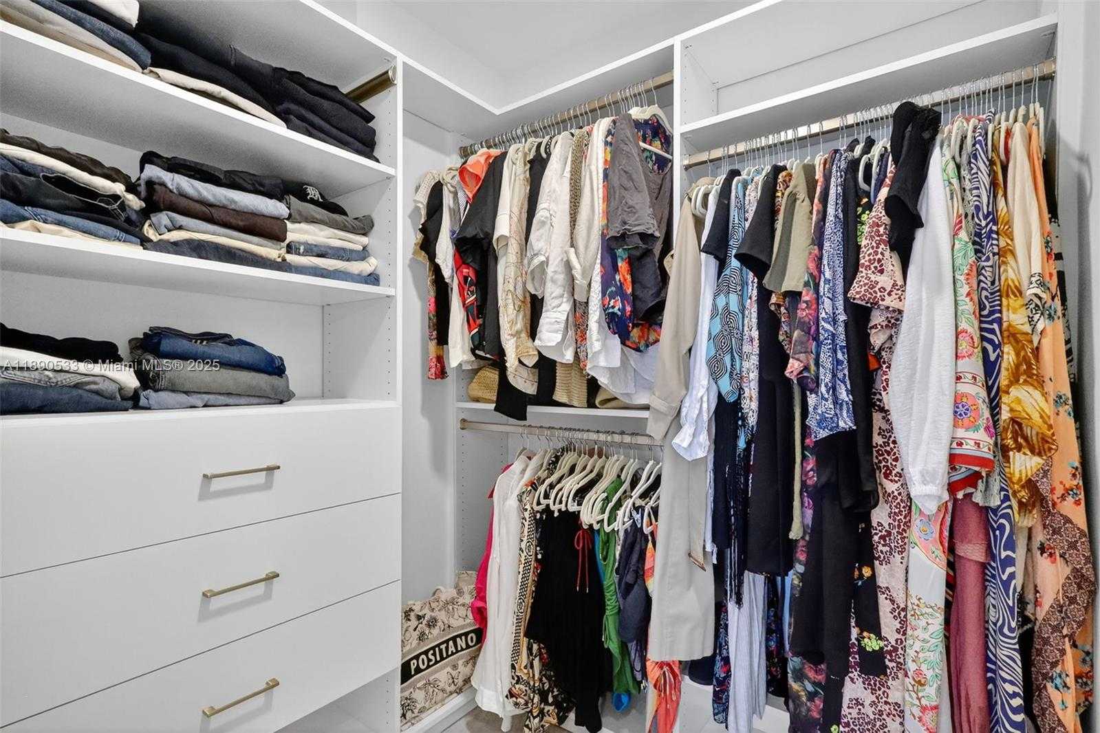 Small Image of 100 BAYVIEW DR #526, Sunny Isles Beach Number 27