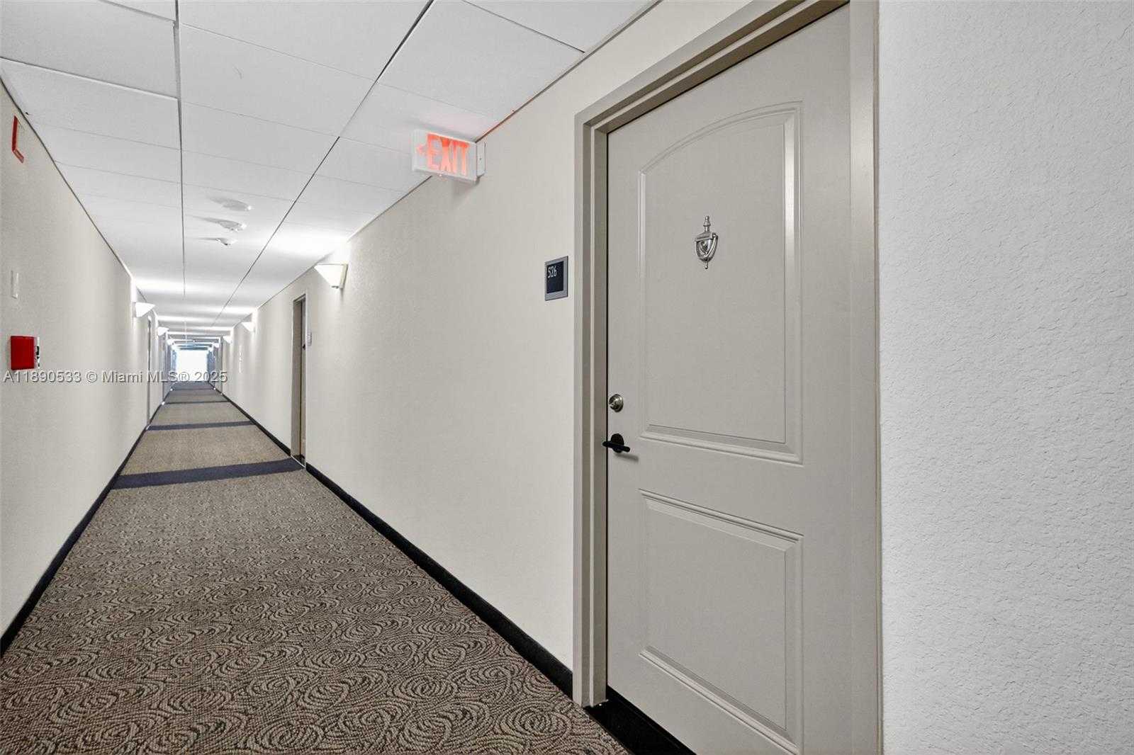 Small Image of 100 BAYVIEW DR #526, Sunny Isles Beach Number 3