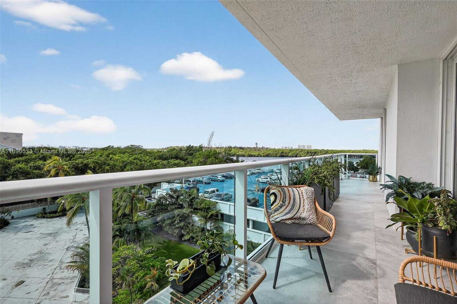 Small Image of 100 BAYVIEW DR #526, Sunny Isles Beach Number 30