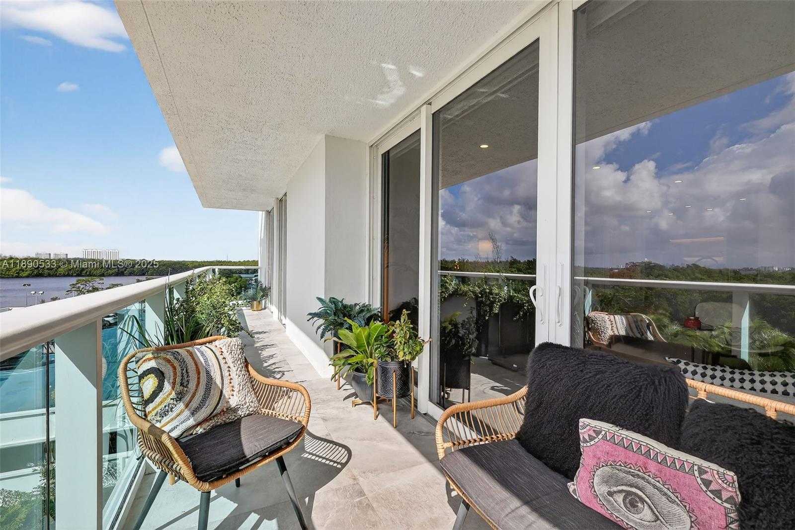 Small Image of 100 BAYVIEW DR #526, Sunny Isles Beach Number 31