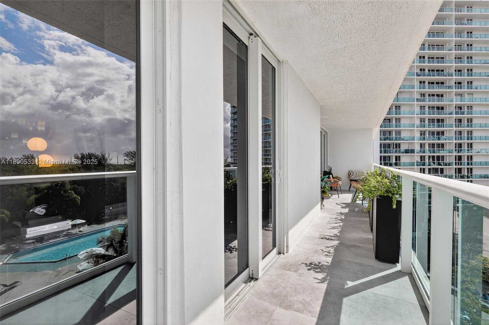 Small Image of 100 BAYVIEW DR #526, Sunny Isles Beach Number 32