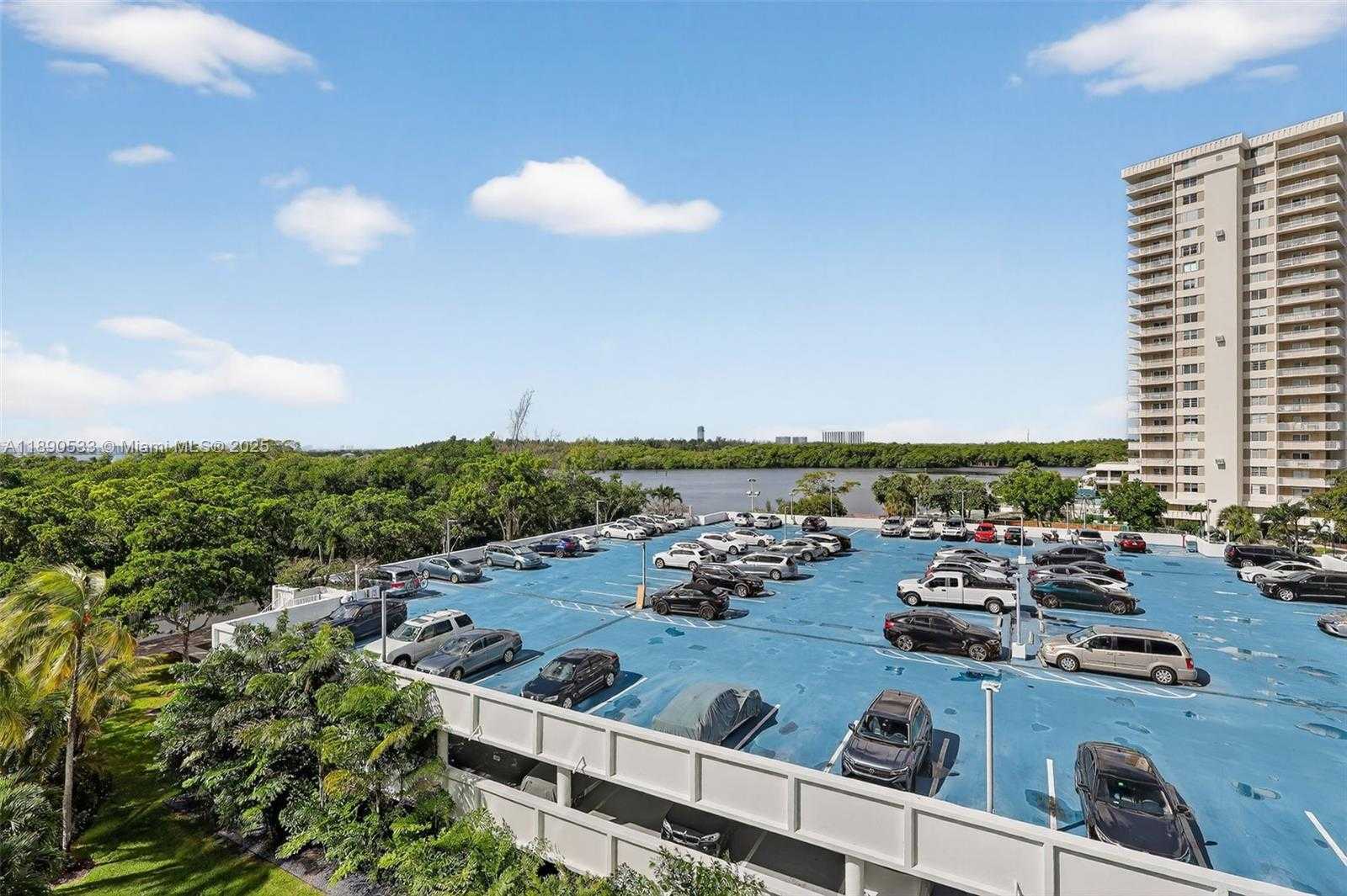 Small Image of 100 BAYVIEW DR #526, Sunny Isles Beach Number 33