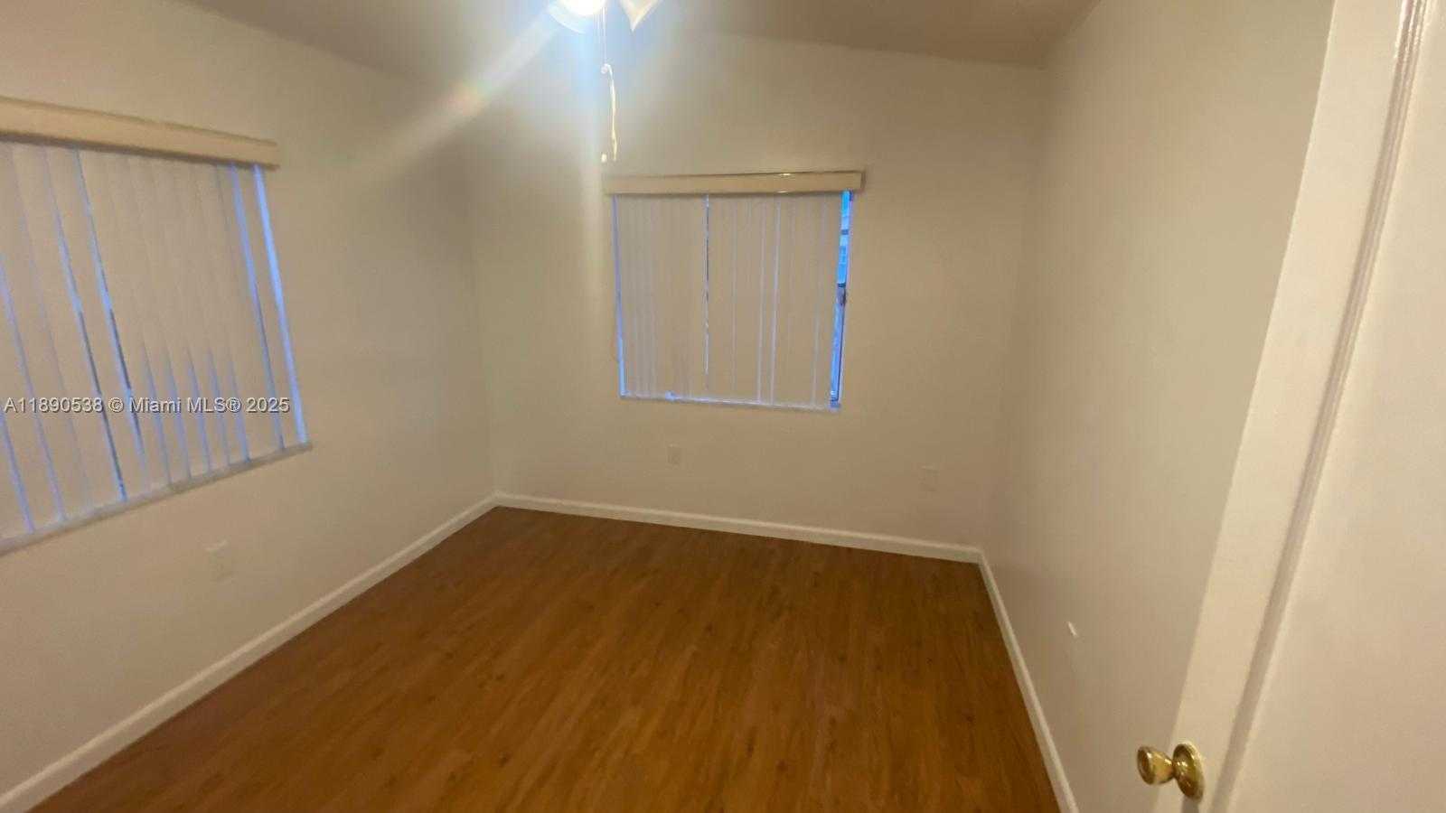 Small Image of 21240 NORTH EAST 9TH CT #1, Miami Number 13