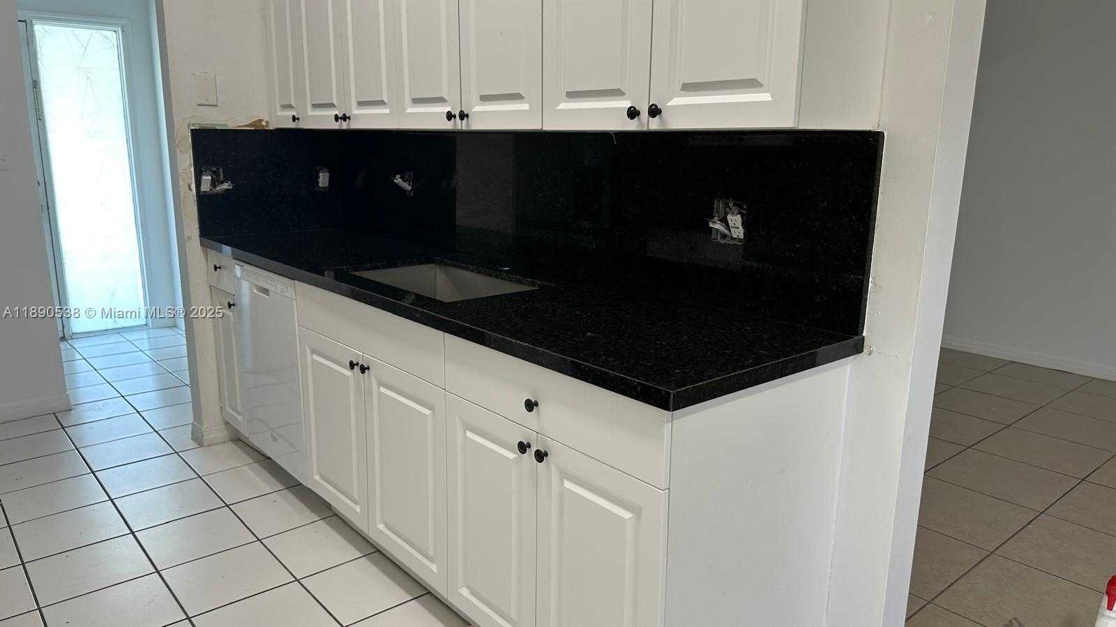 Small Image of 21240 NORTH EAST 9TH CT #1, Miami Number 5
