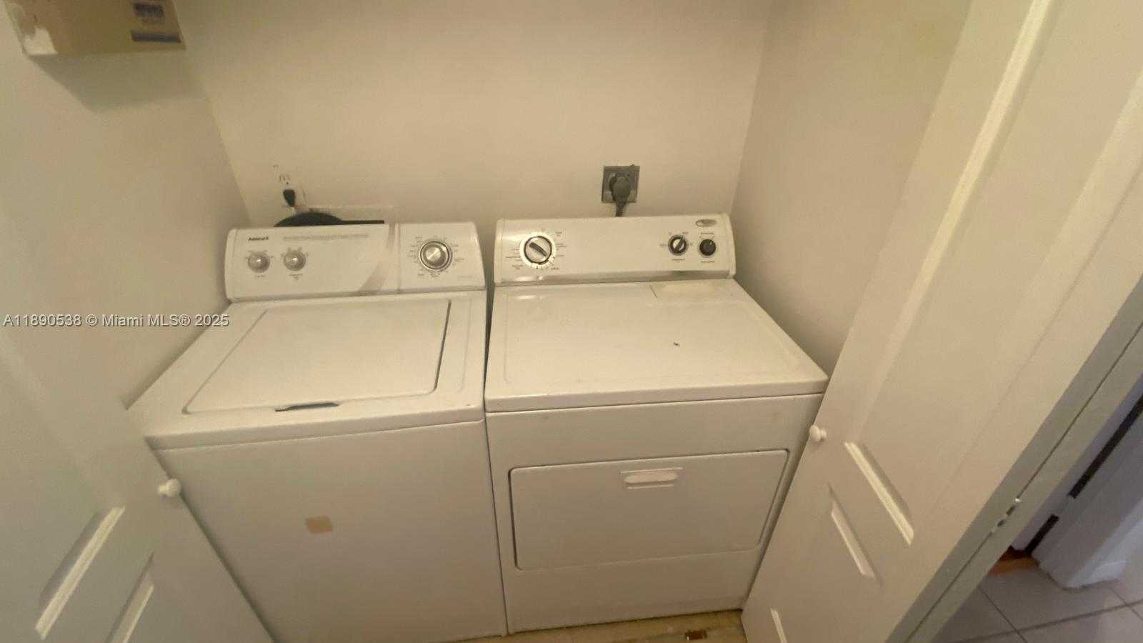 Small Image of 21240 NORTH EAST 9TH CT #1, Miami Number 7
