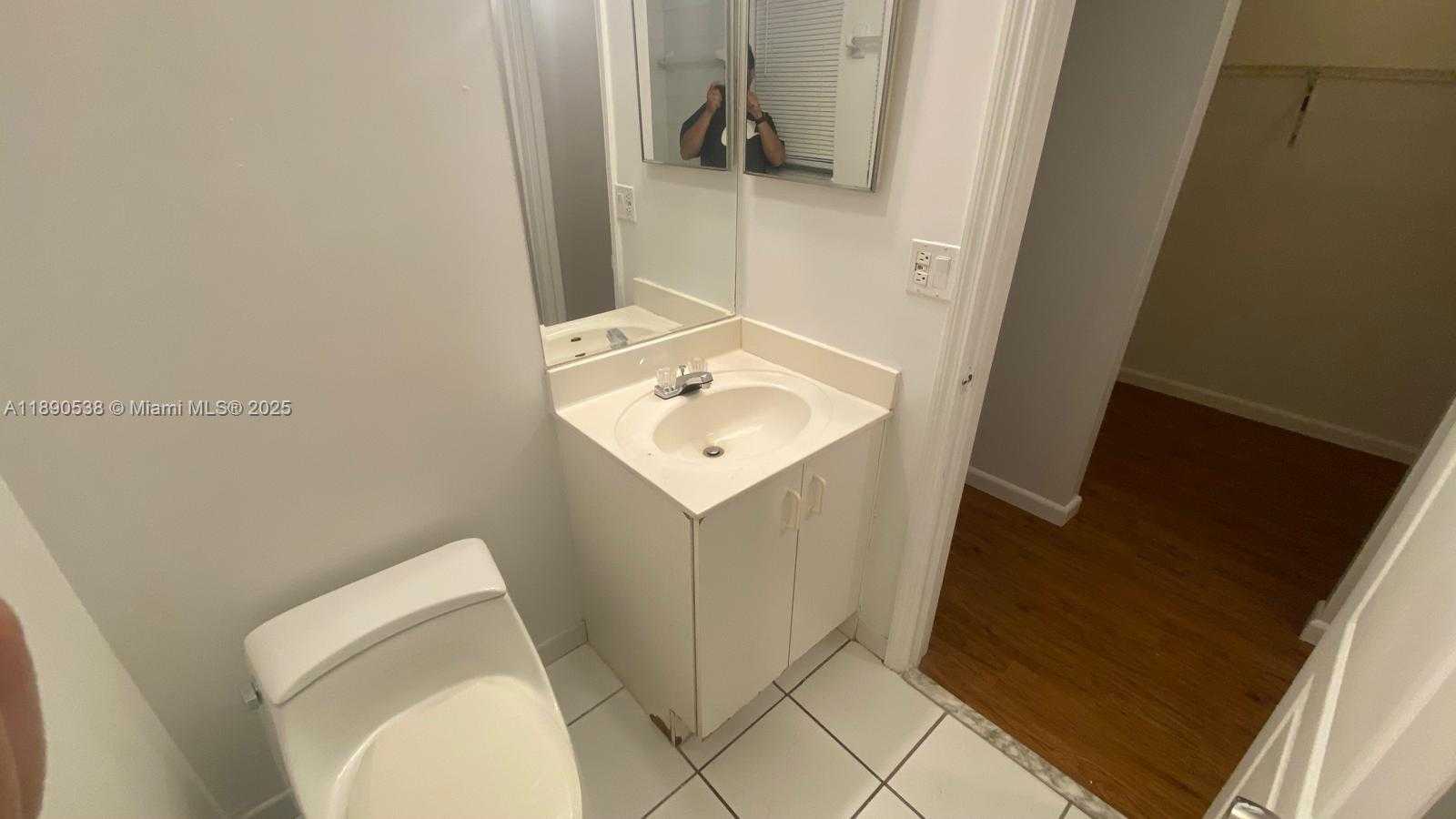 Small Image of 21240 NORTH EAST 9TH CT #1, Miami Number 9