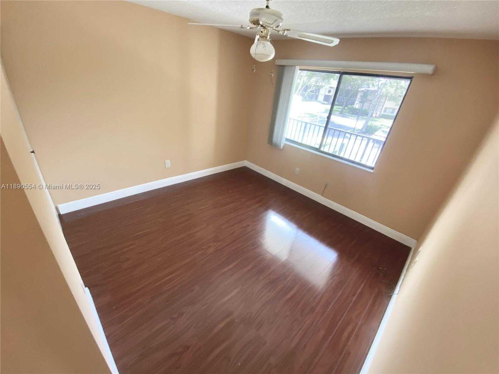 Small Image of 10540 EAST CLAIRMONT CIR #205, Tamarac Number 25