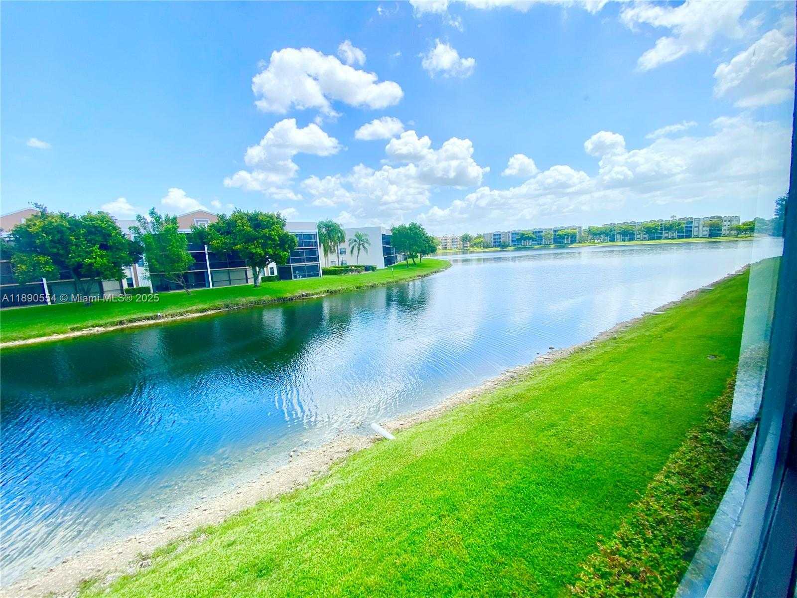 Small Image of 10540 EAST CLAIRMONT CIR #205, Tamarac Number 28