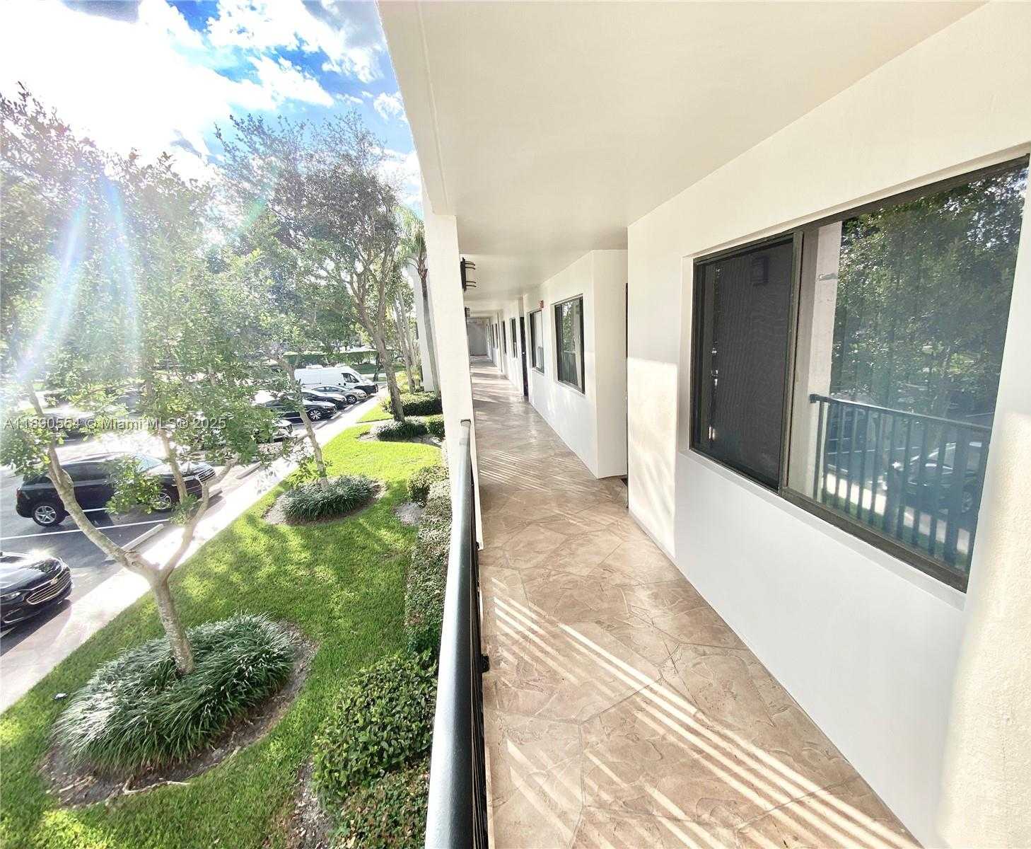 Small Image of 10540 EAST CLAIRMONT CIR #205, Tamarac Number 6