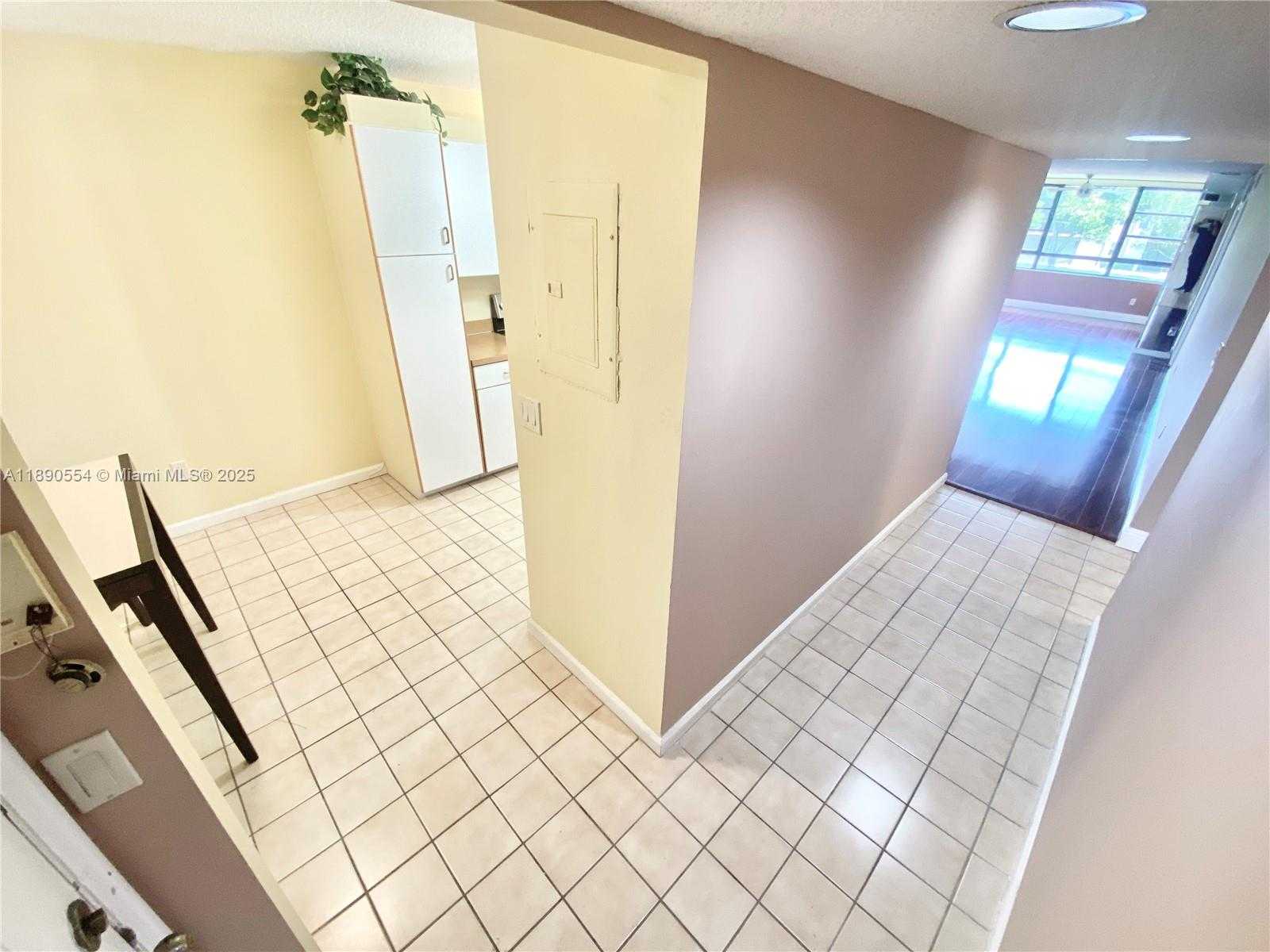 Small Image of 10540 EAST CLAIRMONT CIR #205, Tamarac Number 8